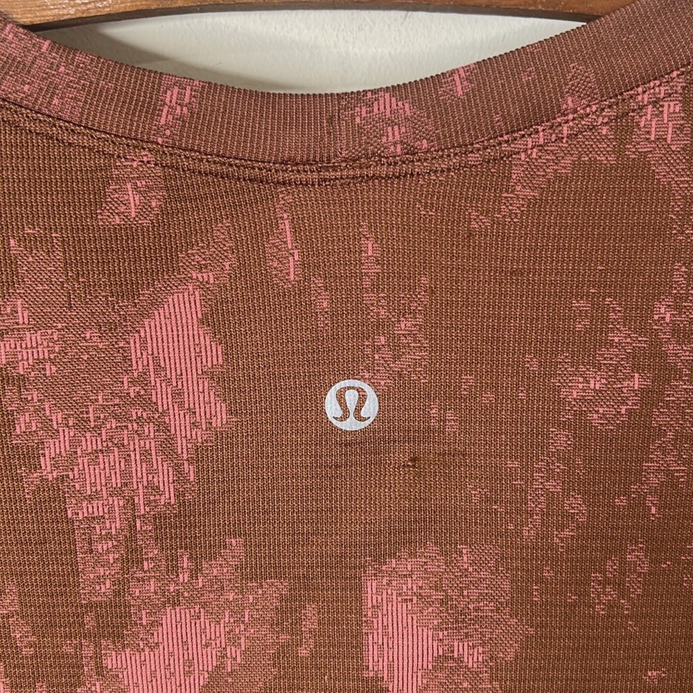 Lululemon Swiftly Tech Shirt 2.0 Shadow Bloom Roasted Brown/Brier Rose Size 16 - Picture 12 of 16